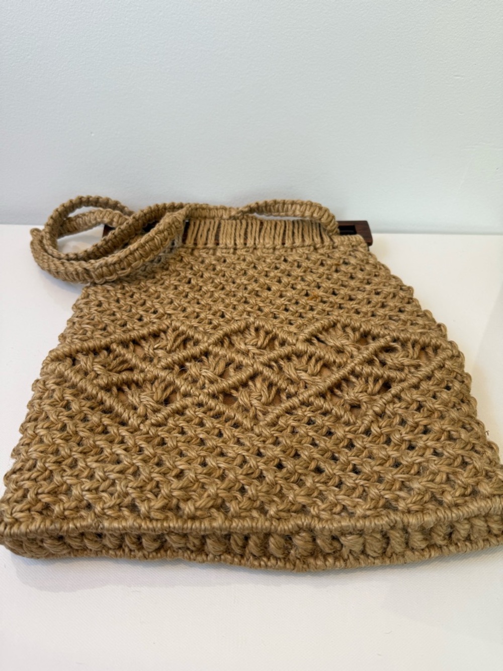 Vintage 70s Handmade Macrame Jute Bag Wooden Handle Boho Market Tote - Picture 4 of 10
